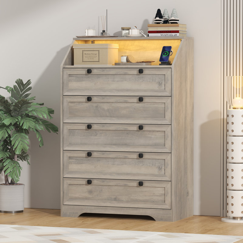 Lasheena Tall 5-Drawer Nightstand Dresser 31.5''W with Adjustable RGB Lighting & Built-in Power Outlet, Wooden Table Storge Chestt for Bedroom,Metal Handle