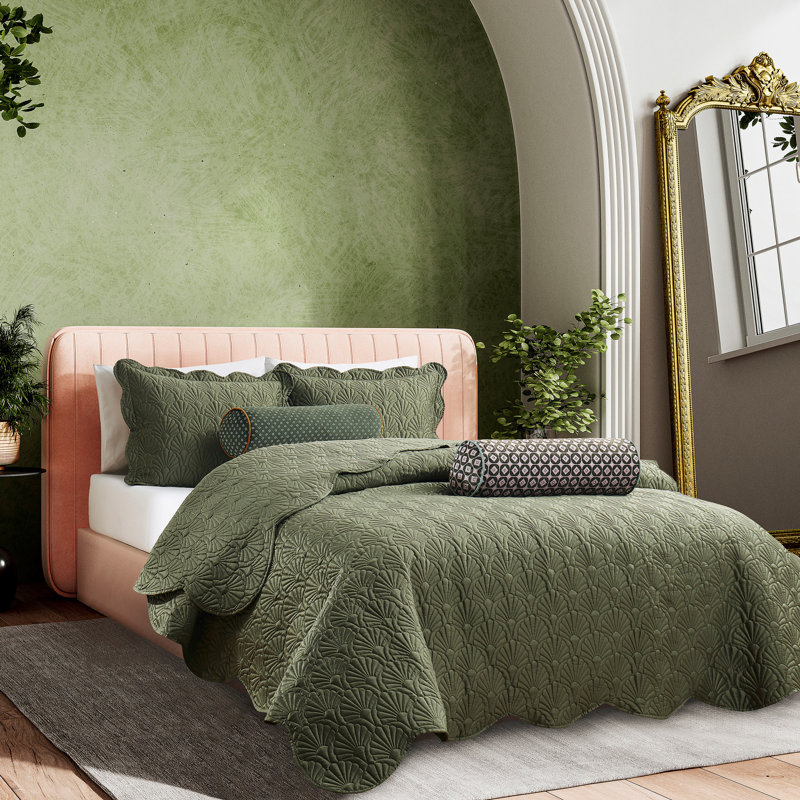 Deco Shells Quilt Set, Queen Quilt + 2 Standard Shams, Thyme