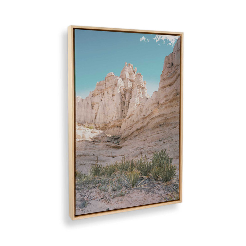 Arid Peaks, impression sur toile roulée, Cadre américain en érable flottant, H 48,75 po x l 32,75 po x P 1,75 po
