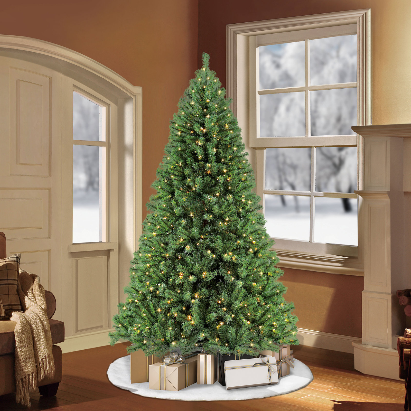 Lighted Artificial Christmas Tree, 7.5'