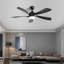 Ventilateur de plafond moderne de 52 pouces avec 3 moteurs à courant continu réversible à télécommande et 5 pales en ABS à intensité variable-934148918