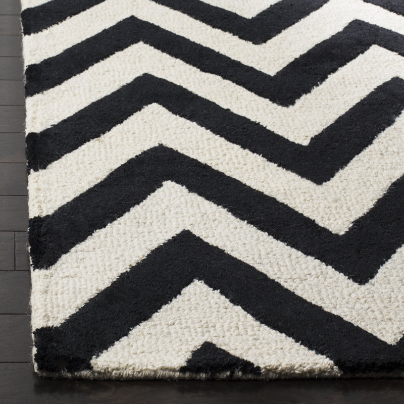 Nero Chevron Wool Area Rug, Rectangle 122 x 183 cm