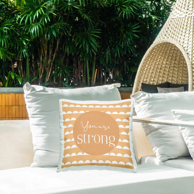 Coussin d'extérieur imprimé You Are Strong Affirmation, design par Christine Simpson Art