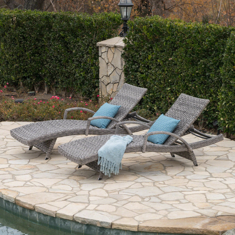 Ensemble de chaises longues en rotin gris avec structure en aluminium antirouille - confort sans coussin, chaises d'extérieur à accoudoirs 2 pièces pour une utilisation toute l'année