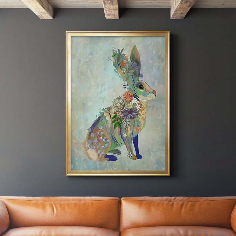 «Fantastic Florals Hare, Sitting», reproduction encadrée de qualité supérieure - prête à être accrochée, Or