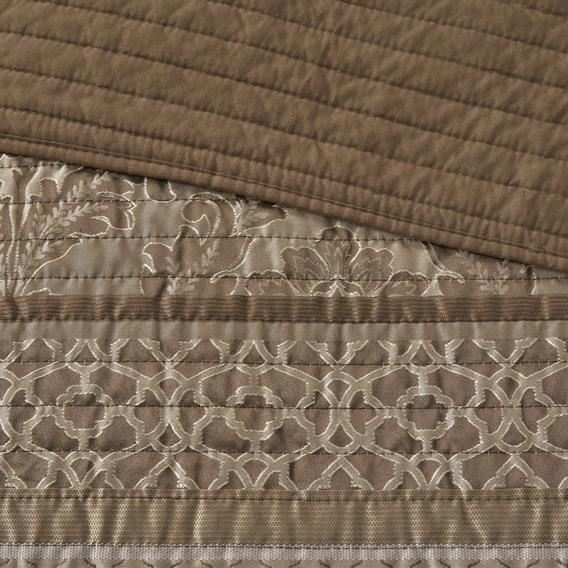 6 courtepointe et coussin - très grand / très grand. Brun / or . Feuille, rayures, détails. Réversible pour une décoration polyvalente. Lavable à la machine avec des coussins à rayures et à motifs. Regardez.