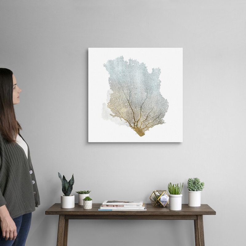 «Delicate Coral I» par Isabelle Z - reproduction d'art sur toile, Toile tendue, H 24 po x l 24 po, Sans cadre