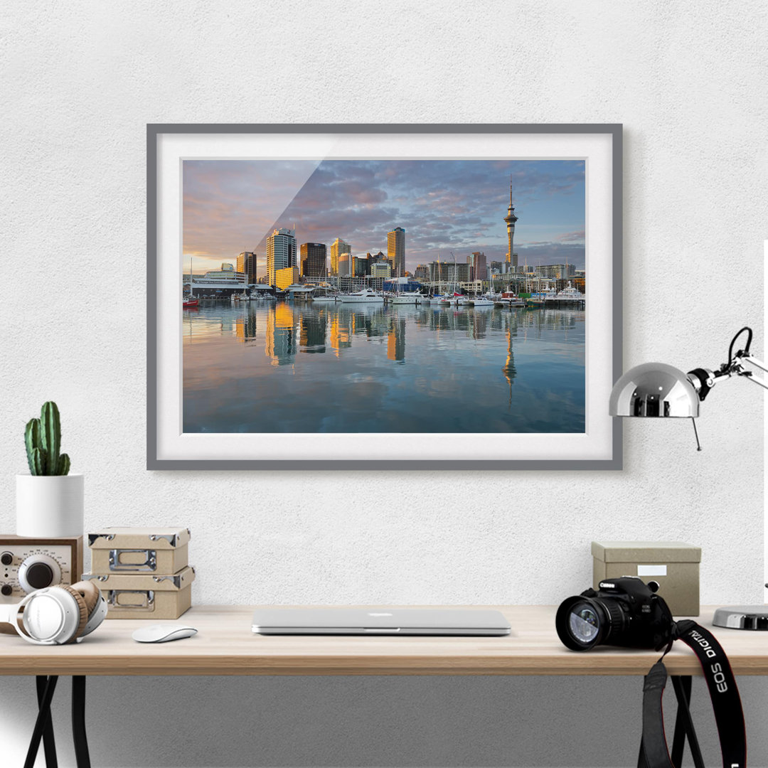 Gerahmter Fotodruck Auckland Skyline at Sunset