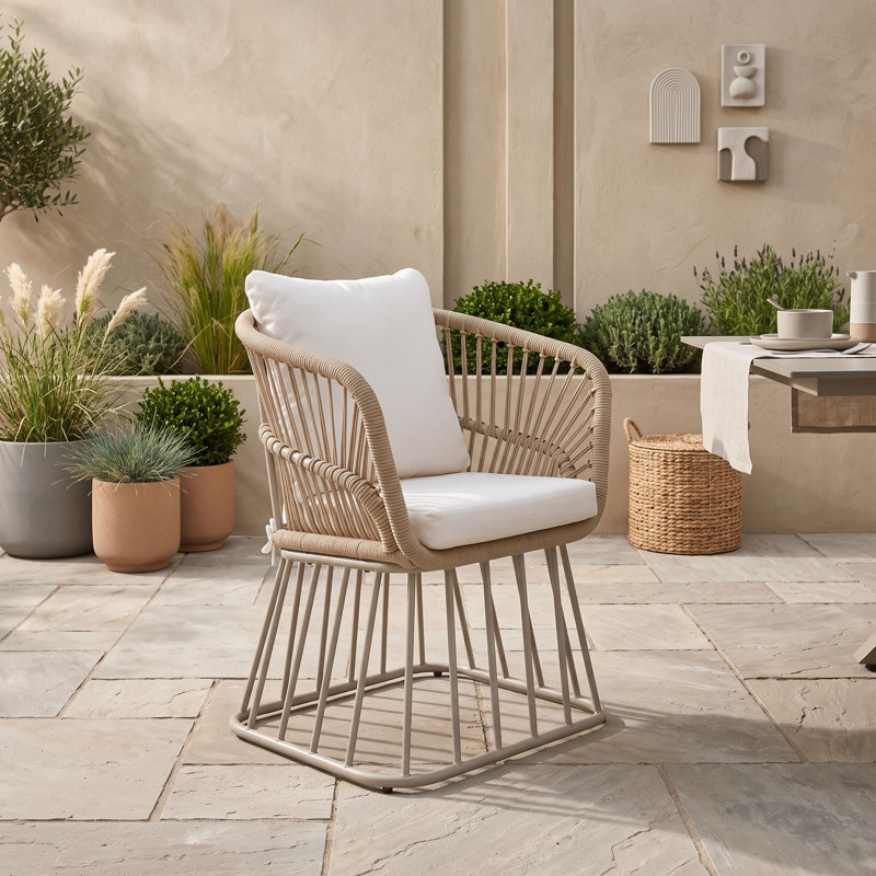 Chaise de patio d'extérieur en osier avec siège rembourré, dossier haut et structure en acier