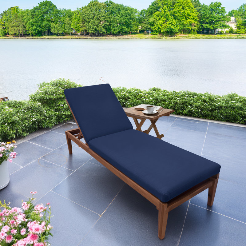 Coussin de chaise longue Eddie Bauer, Sunbrella résistant à la décoloration et à l'eau pour les chaises longues et les fauteuils inclinables près de la piscine, l 23 po x L 45 po, épaisseur 2,5 po; dossier l 23 po x L 30 po, épaisseur 2,5 po, toile bleu marine