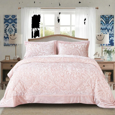 Bedspread with Pillow Shams Included