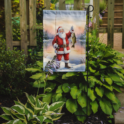 Drapeau de pêche du père Noël avec l'achigan à petite bouche