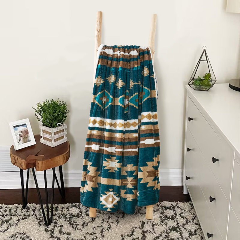 Jeté en microfibre Rustic Aztec, L 80 po x l 60 po, Bleu sarcelle foncé