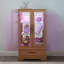 Vitrine lumineuse en verre avec tablettes réglables - 2 portes, 1 tiroir, lumières DEL, finition chêne clair élégant
