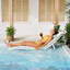 Chaise longue de patio portative pliable pour les hanches, confort au bord de la piscine anti-dérive avec appui-tête réglable et ancrages pour sacs de sable, blanc-725006585