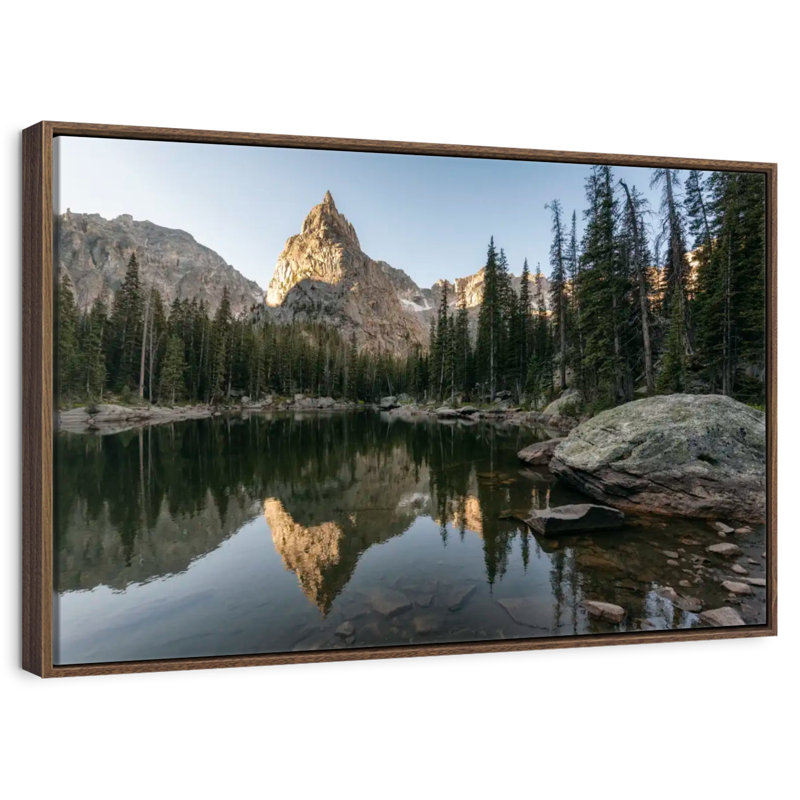 Lac Clear Crater, Cadre flottant en noyer, 40 po x 27 po