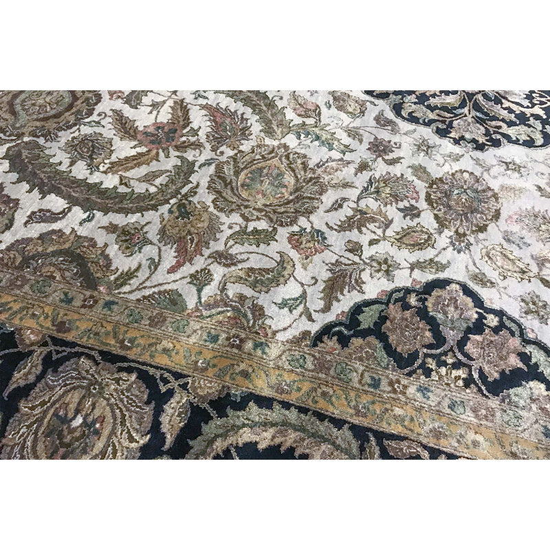 Hand-Knotted High-Quality Gray Area Rug