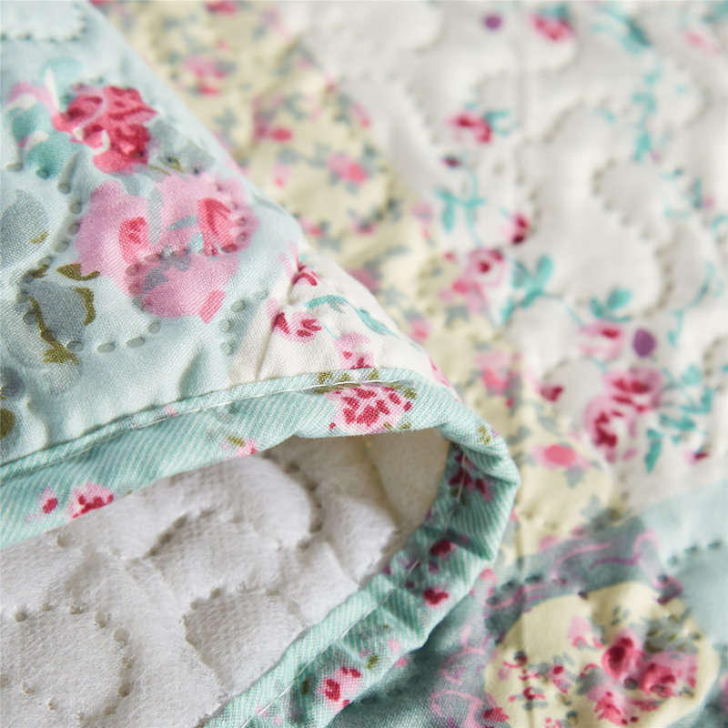 Fawnda Patchwork Quilt, King Quilt + 2 King Shams