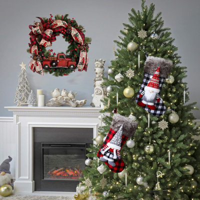 Ensemble de 3 décorations de Noël: 2 pièces de bas de gnome à carreaux Buffalo et une couronne de camion rouge de 16 pouces pour la porte d'entrée, un décor de manteau de cheminée de ferme