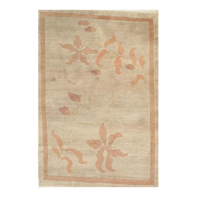 Wool Floral Area Rug in Ivory/Beige