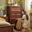 Armoire d'appoint en noyer massif