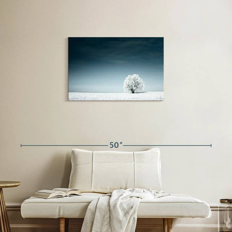Arbre solitaire Alvord en hiver