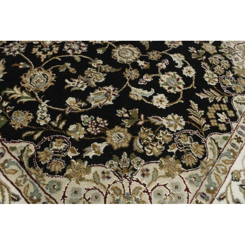 Tapis noir Indo-nain à motif floral noir 3 pi 5 po x 5 pi 5 po