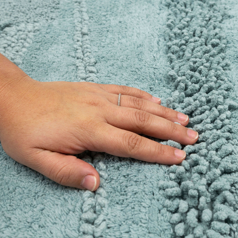 Laverne High/Low Stain/Fade Resistant Non-Slip Machine Washable Bath Mat, 21" W x 34" L, Glacier