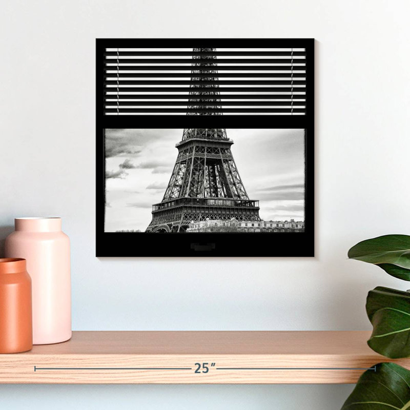 Nicci Eiffel à travers les stores, H 16 po x l 16 po