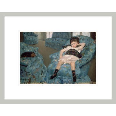Petite fille dans un fauteuil bleu par Mary Cassatt