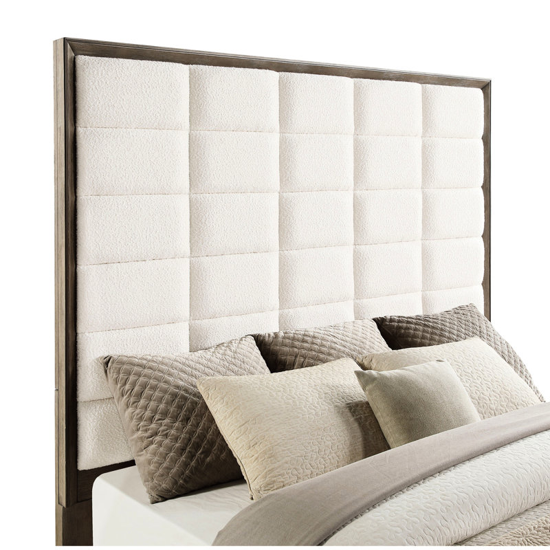 Très grand lit à panneau en chêne taupe - Chambre à coucher rembourrée moderne avec tête de lit très haute, profil bas, capitonnage assorti, tons de bois chaleureux, rails latéraux massifs, lattes de style, poids de 600 livres, crème