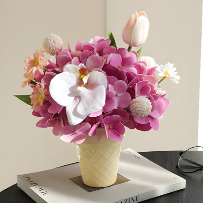 Ornements de fleurs simulées