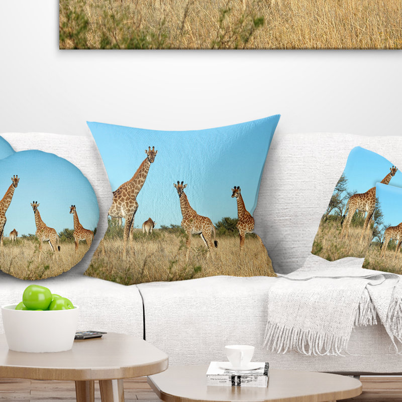 Famille de girafes en Afrique - Coussin imprimé animal, 16 po x 1 po, Coussin décoratif