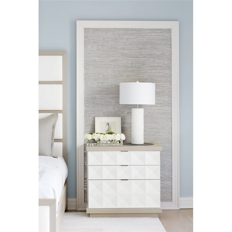Axiom 3 - Drawer Bachelor's Chest in White/Gray