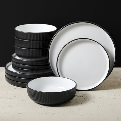 Christian Siriano New York Christian Siriano Laro Stoneware Dinnerware Set - Service For 4 In Black