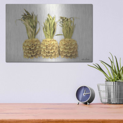 Art mural en métal «Pineapples» par Lori Deiter de Bay Isle Home ™