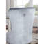 Salle à manger extensible argent et gris foncé avec table rectangulaire, chaises à oreilles avec boutons en acrylique, tablier miroir à garniture cloutée de couleur grise, feuille décorative de 18 pouces, table d'appoint
