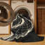 Tapis à motif géométrique moderne et élégant lavable à la machine brun et noir Oryn Basilisk-756281186