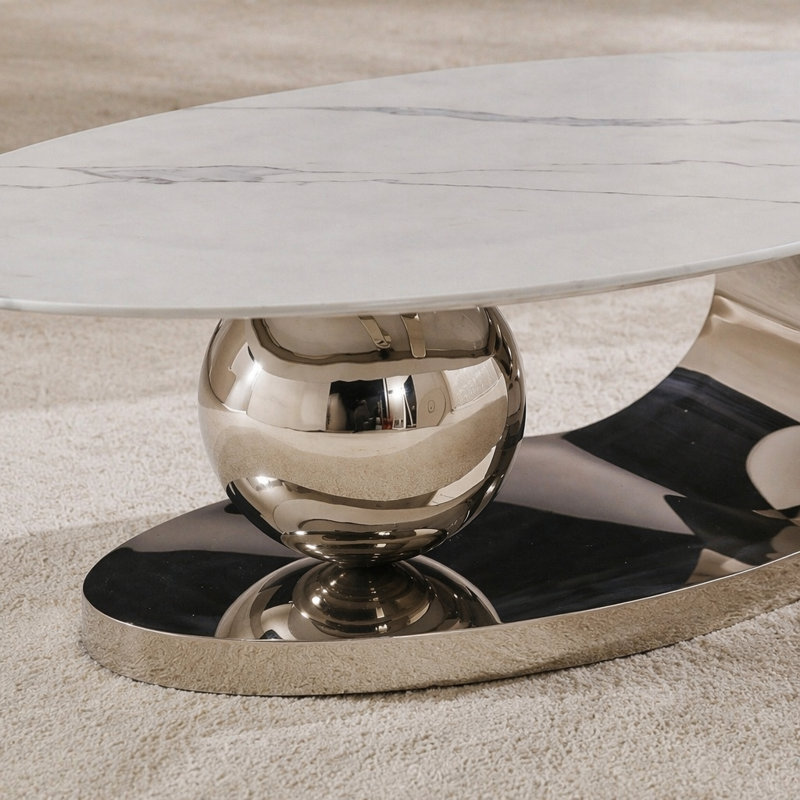 Table basse 51,20 pouces ovale en faux marbre pour le salon, design moderne, motif en marbre blanc, base en acier inoxydable argenté.
