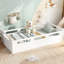 Structure de lit simple blanc avec garde-corps pleine longueur, solide et silencieuse, convient aux maisons modernes entourant la construction, support de lattes en bois, style-130833672-130833673