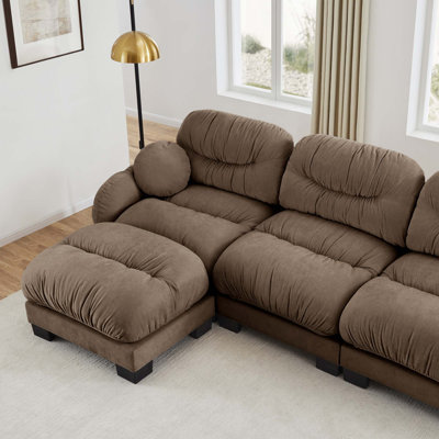 Canapé ergonomique modulaire en chenille avec motif plissé et coussins décoratifs