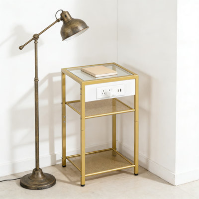 Table de bout à 3 niveaux avec station de charge, table d'appoint mince avec prises USB et prises de courant, table de chevet avec tablettes de rangement et plateau en verre trempé pour le salon et la chambre à coucher