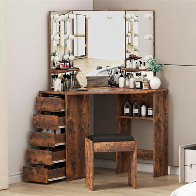 Ensemble coiffeuse d'angle avec 3 miroirs lumineux pliables, table de maquillage et tiroirs pivotants, éclairage DEL réglable, station de recharge et banc de rangement, tabouret inclus.