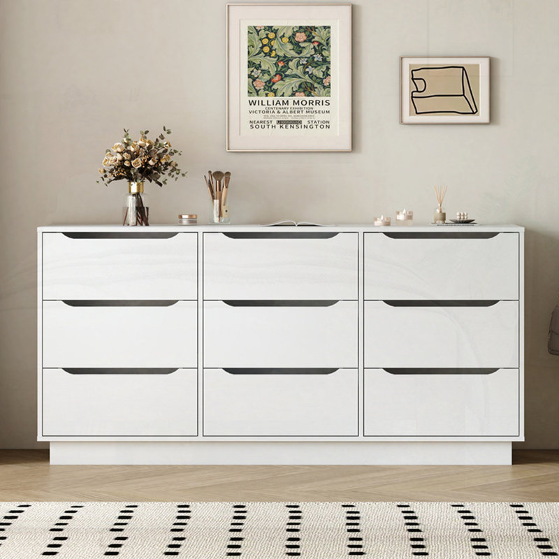 Longue commode avec 9 tiroirs