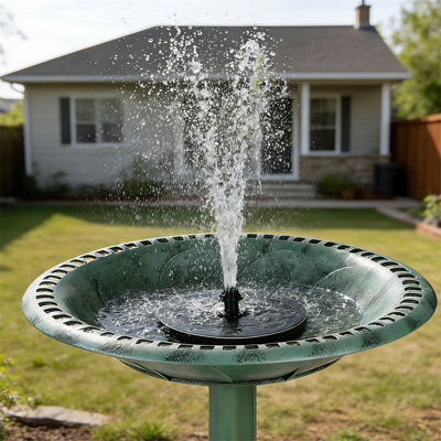 Bain d'oiseaux de jardin avec fontaine solaire