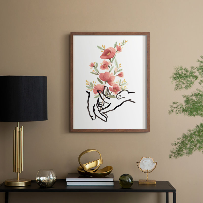 «HandsAndFlowers II», reproduction encadrée - bois massif, H 21 po x l 17 po, Noyer