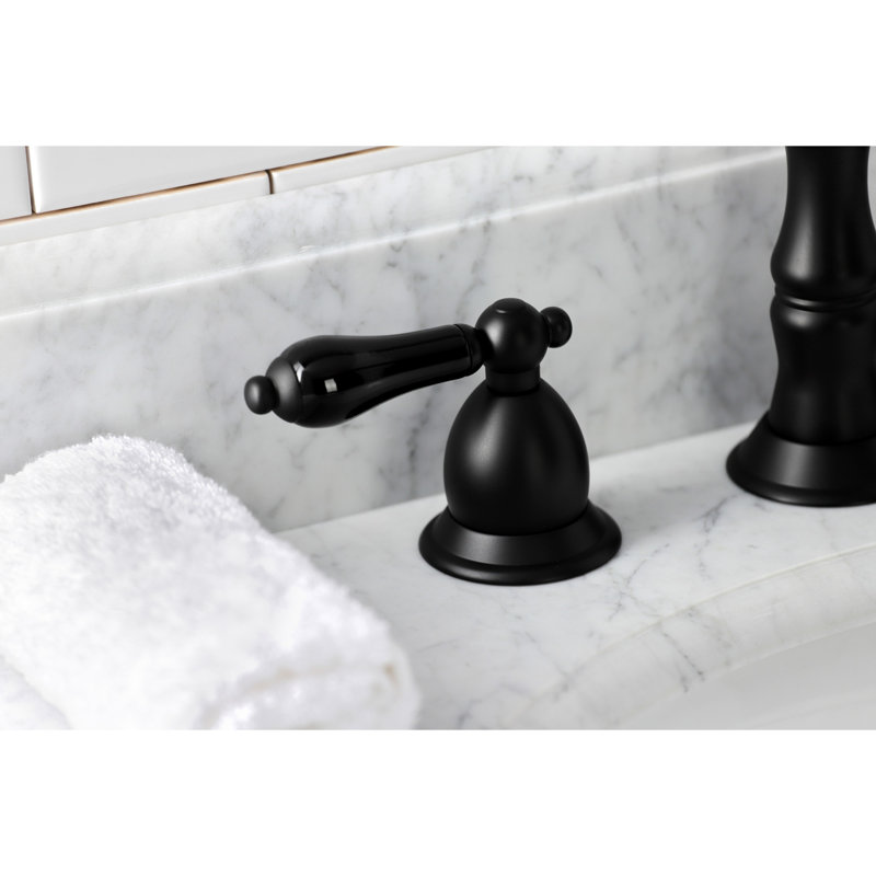 Robinet de salle de bain espacé à deux poignées et 3 poignées à fixation sur le comptoir avec bonde escamotable en laiton Kingston