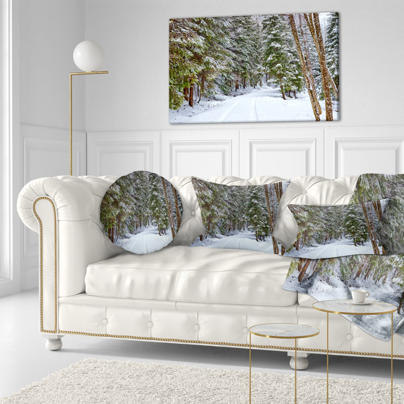 Coussin Snowy Road in the Forest