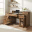 Bureau de style champêtre avec support pour écran et station de recharge