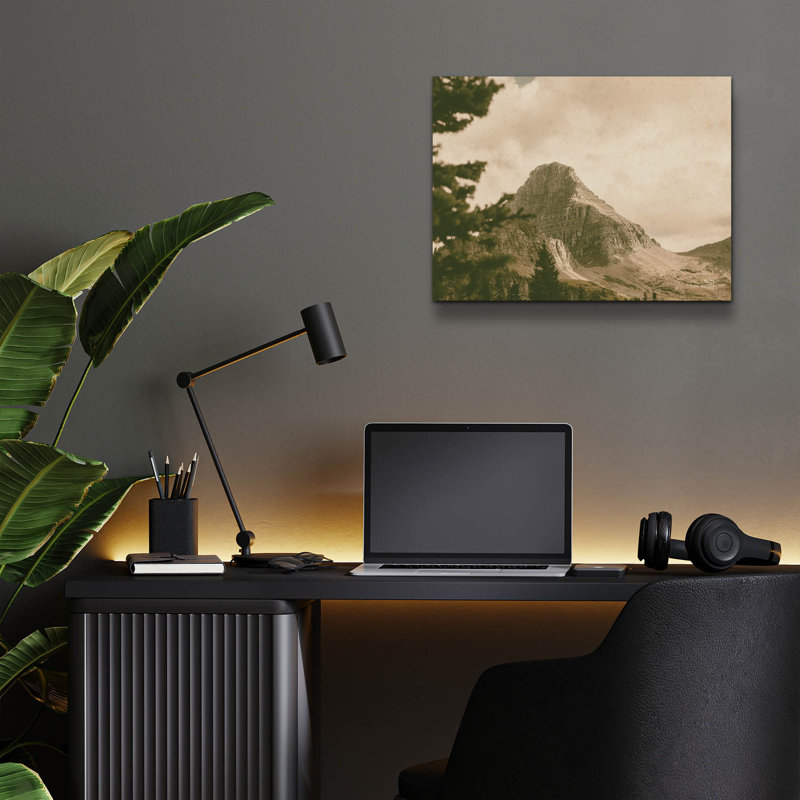 «Mountainous 1» par Nathan Larson, art mural en verre acrylique, H 12 po x l 16 po x P 0,13 po